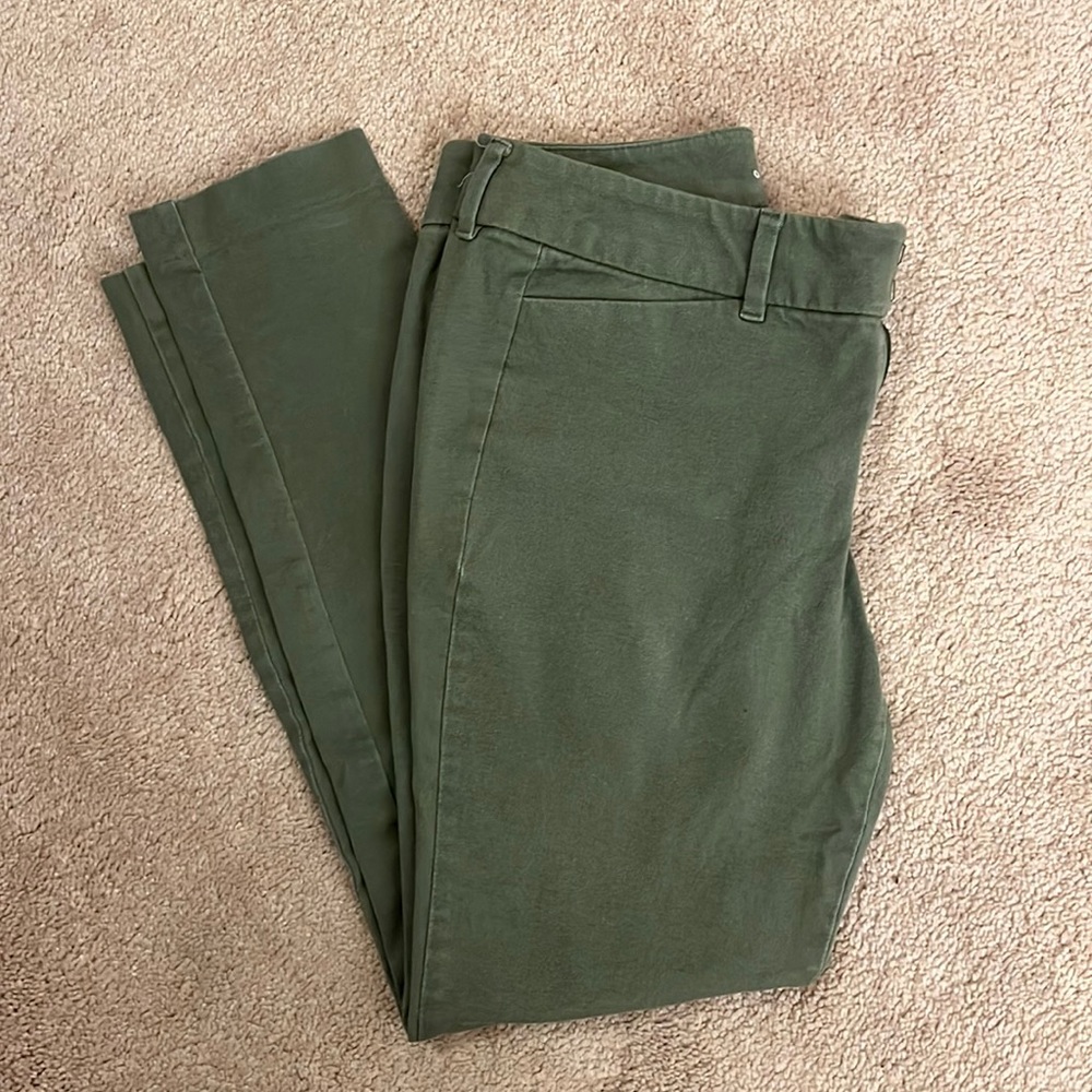 Old navy pixie pants size 2 petite ankle mid rise sage green “lived in”